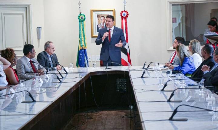 Felipe Camarão toma posse como governador interino, após viagem de Brandão à China com o presidente Lula