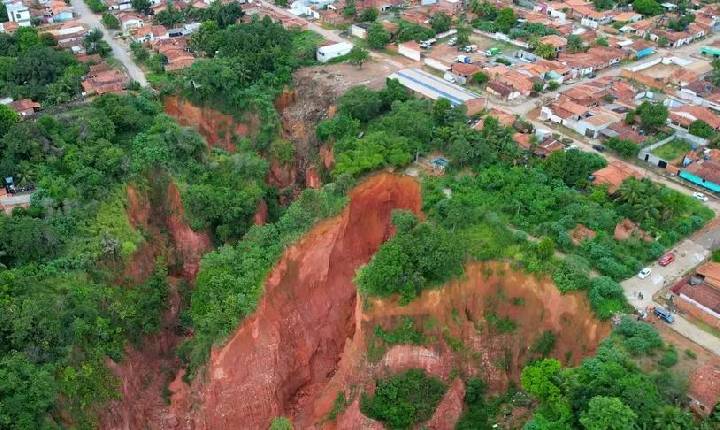 Justiça nega pedido de adiamento e cobra ação urgente contra voçorocas