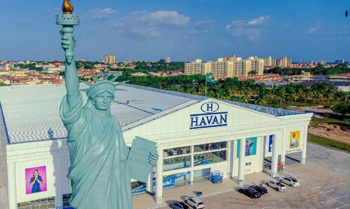 MP aciona Justiça contra Havan por estátua em São Luís