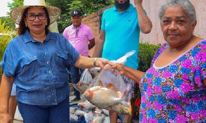 Prefeita Paula Azevedo mantém tradição na Semana Santa distribuindo 8 toneladas de pescado e centenas de cestas básicas