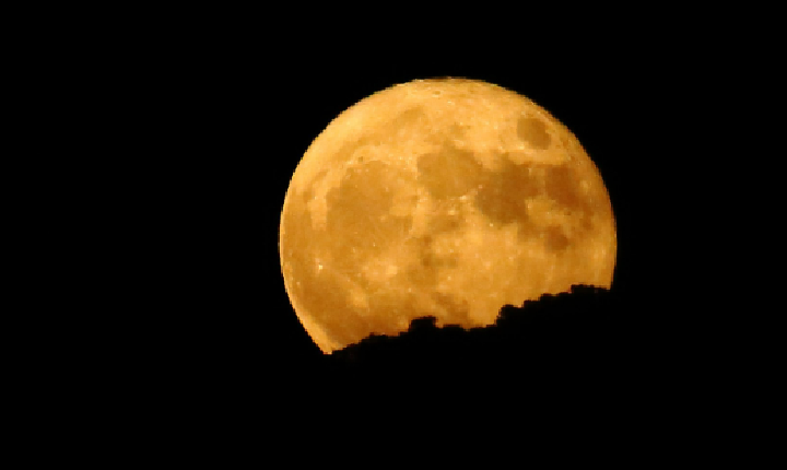 Segunda superlua do ano será visível no Brasil nesta quarta-feira (5)