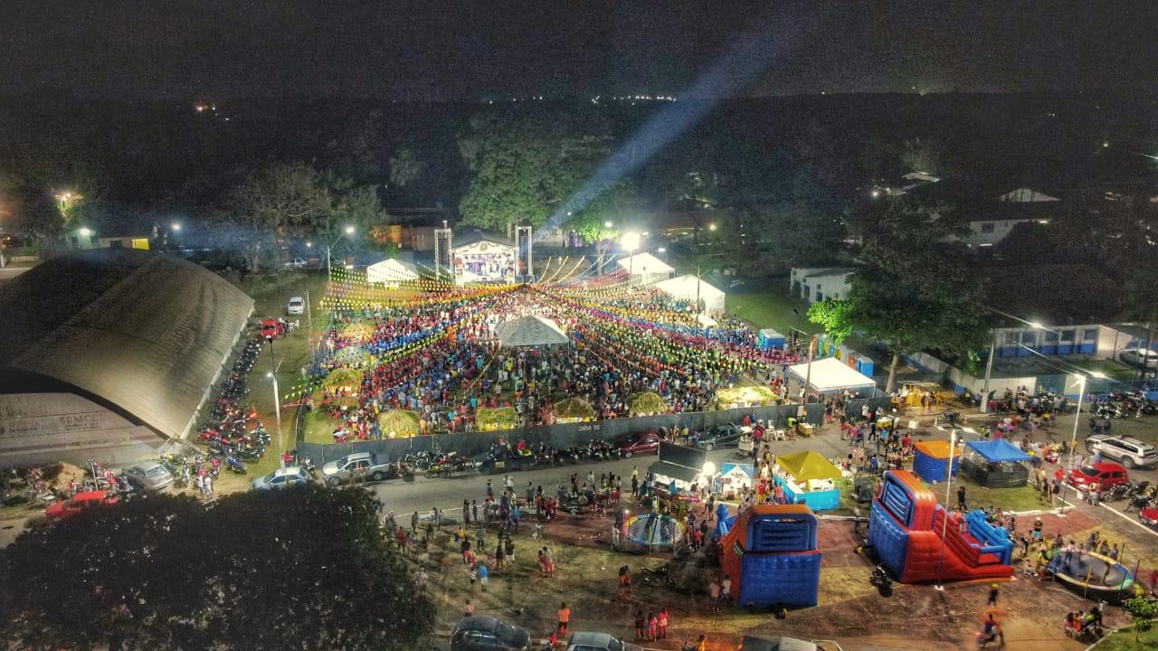 Paço do Lumiar: Abertura do arraial da sede mobiliza comércio com grande show da banda Mesa de Bar