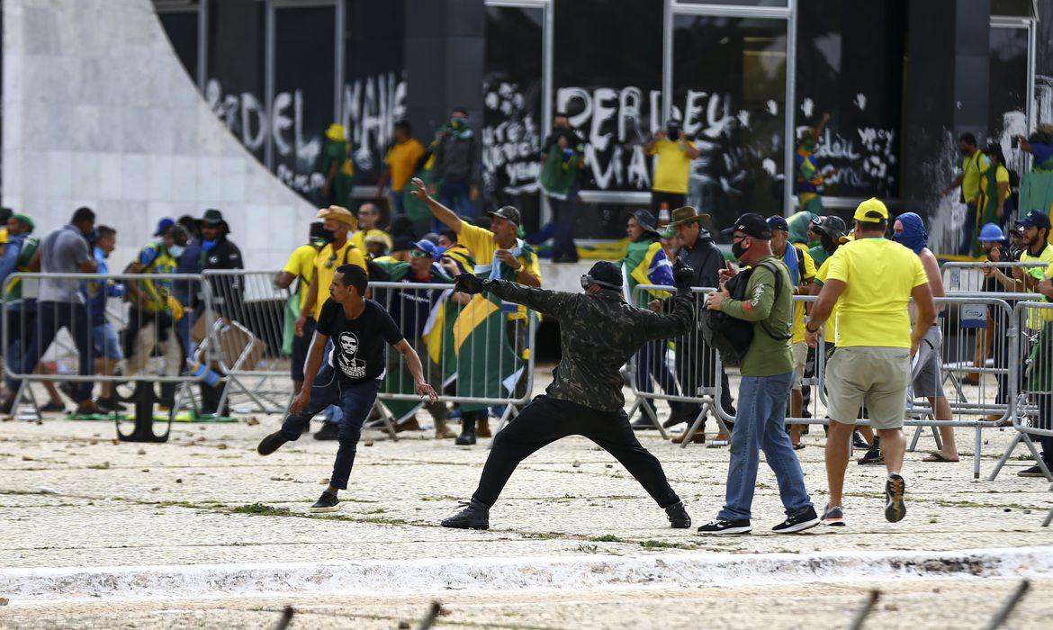 PGR denuncia mais 100 pessoas por atos golpistas em 8 de janeiro