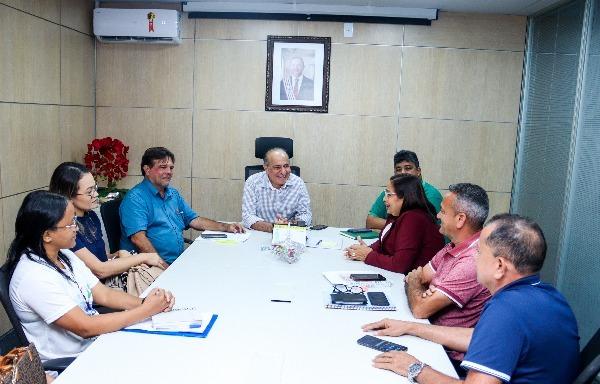 Prefeita Paula Azevedo se reúne com Governo do Estado para conclusão de obras em 7 bairros de Paço do Lumiar