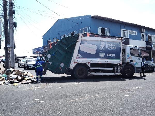 Paço do Lumiar: Equipes da SEMIU estão nas ruas recolhendo o lixo acumulado; veja...