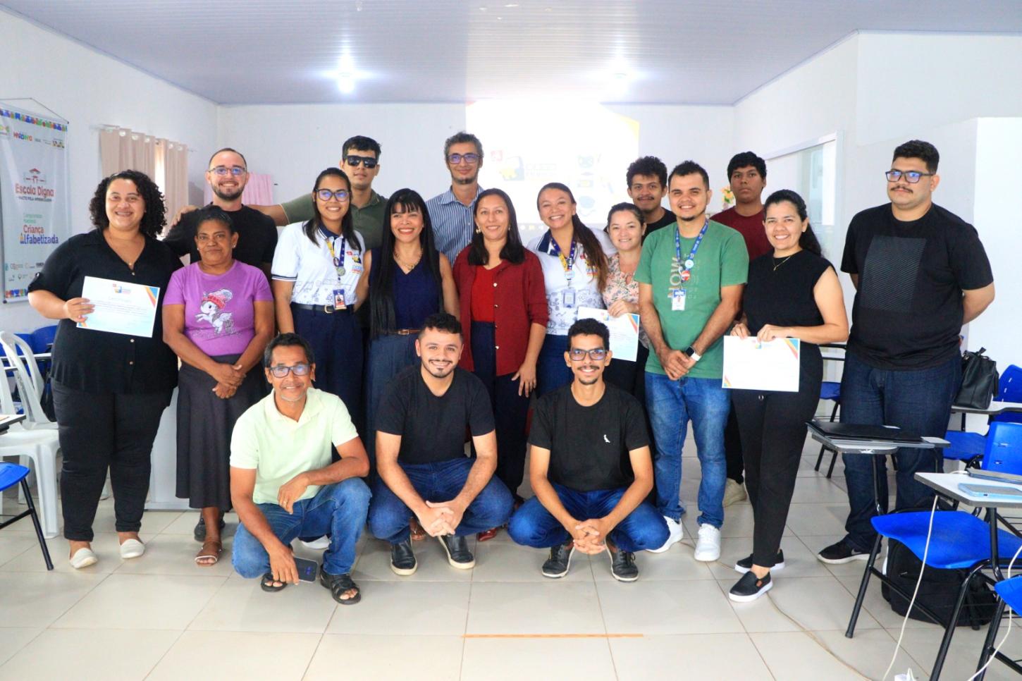 Educação Digital passa a integrar currículo escolar e professores de Raposa recebem formação