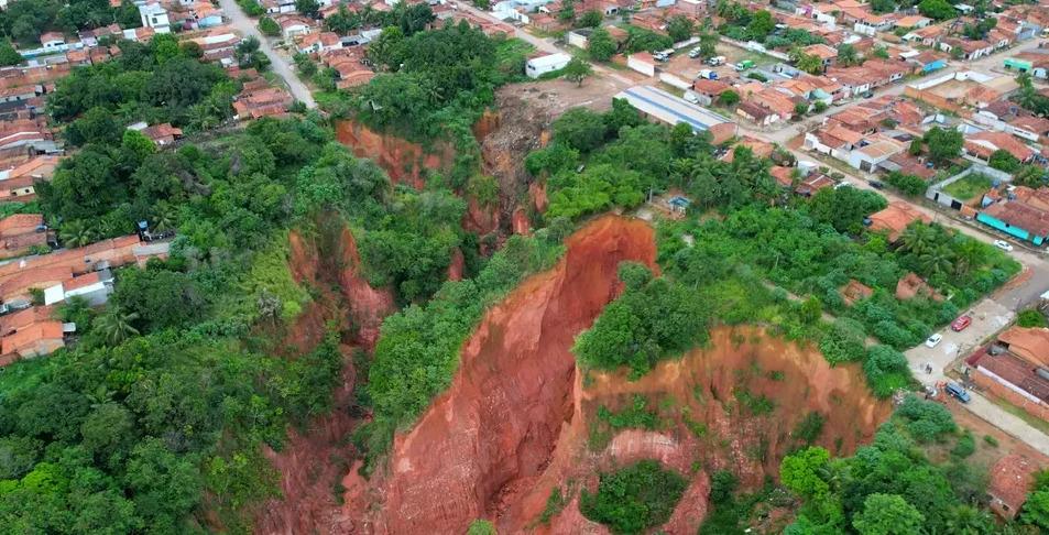 Justiça nega pedido de adiamento e cobra ação urgente contra voçorocas