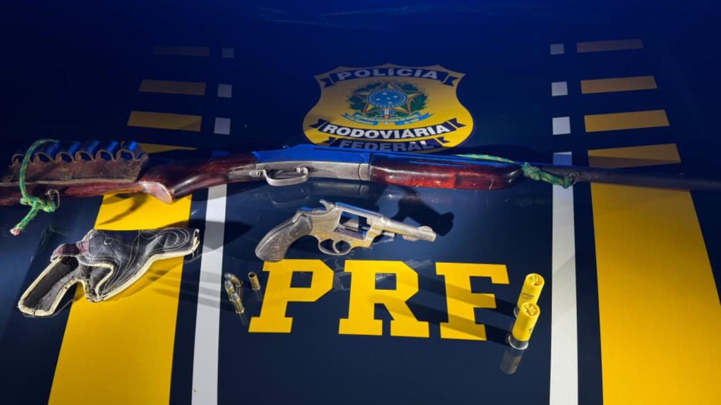 PRF apreende armas e munições durante abordagem na BR-316